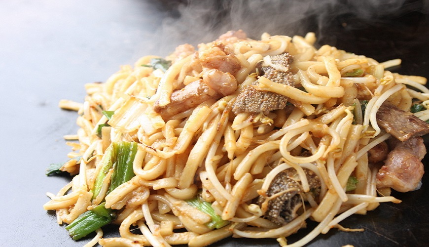 岡山津山市津山內臟炒烏龍(ホルモンうどん)
