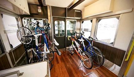 日本山陽山陰自由行:JR西日本宇野、尾道、琴平的藝術觀光列車「La Malle de Bois」列車內一景